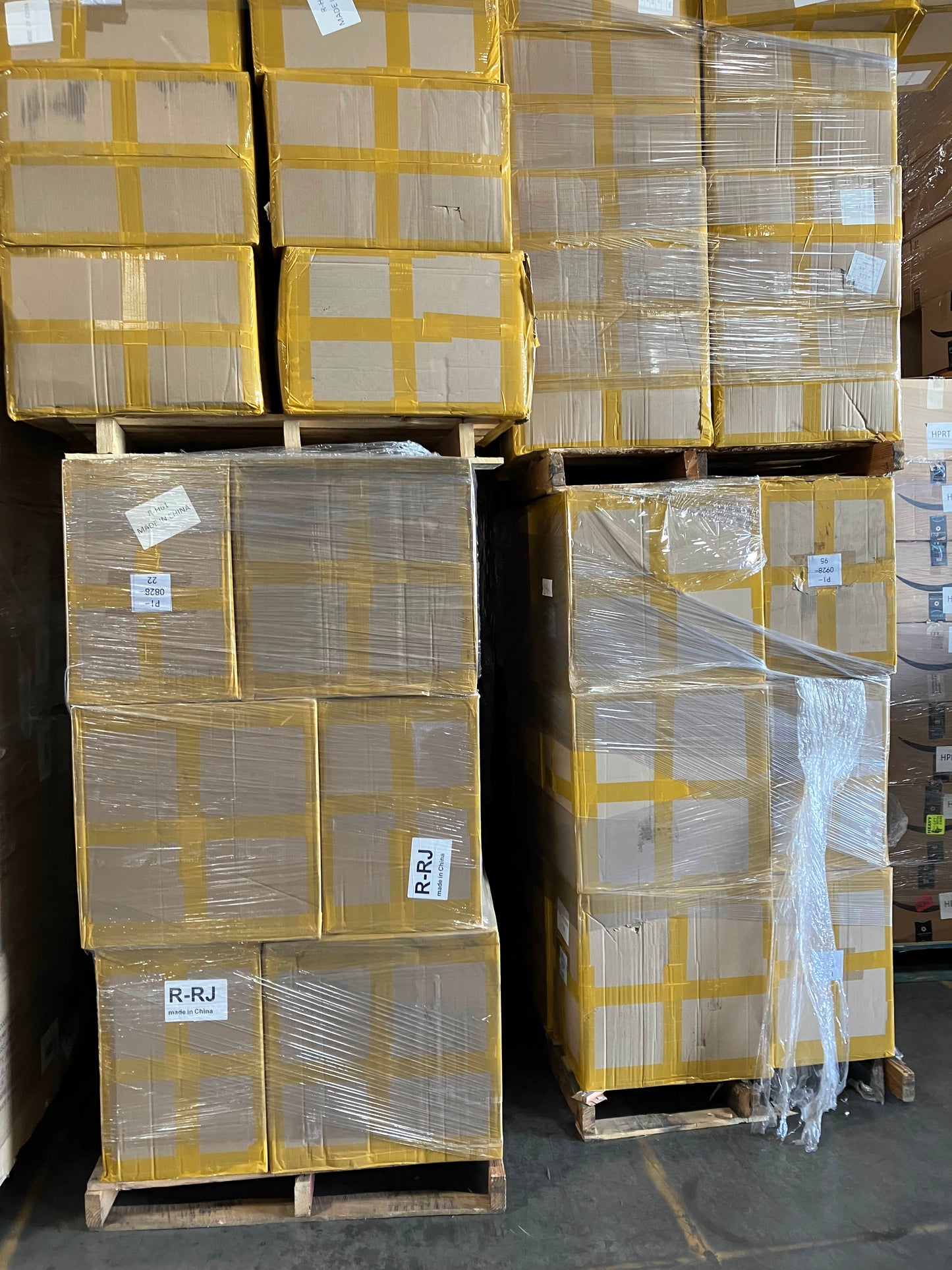 Sale by bulk ( one plate 16 cartons total 720pieces wired headphone)
