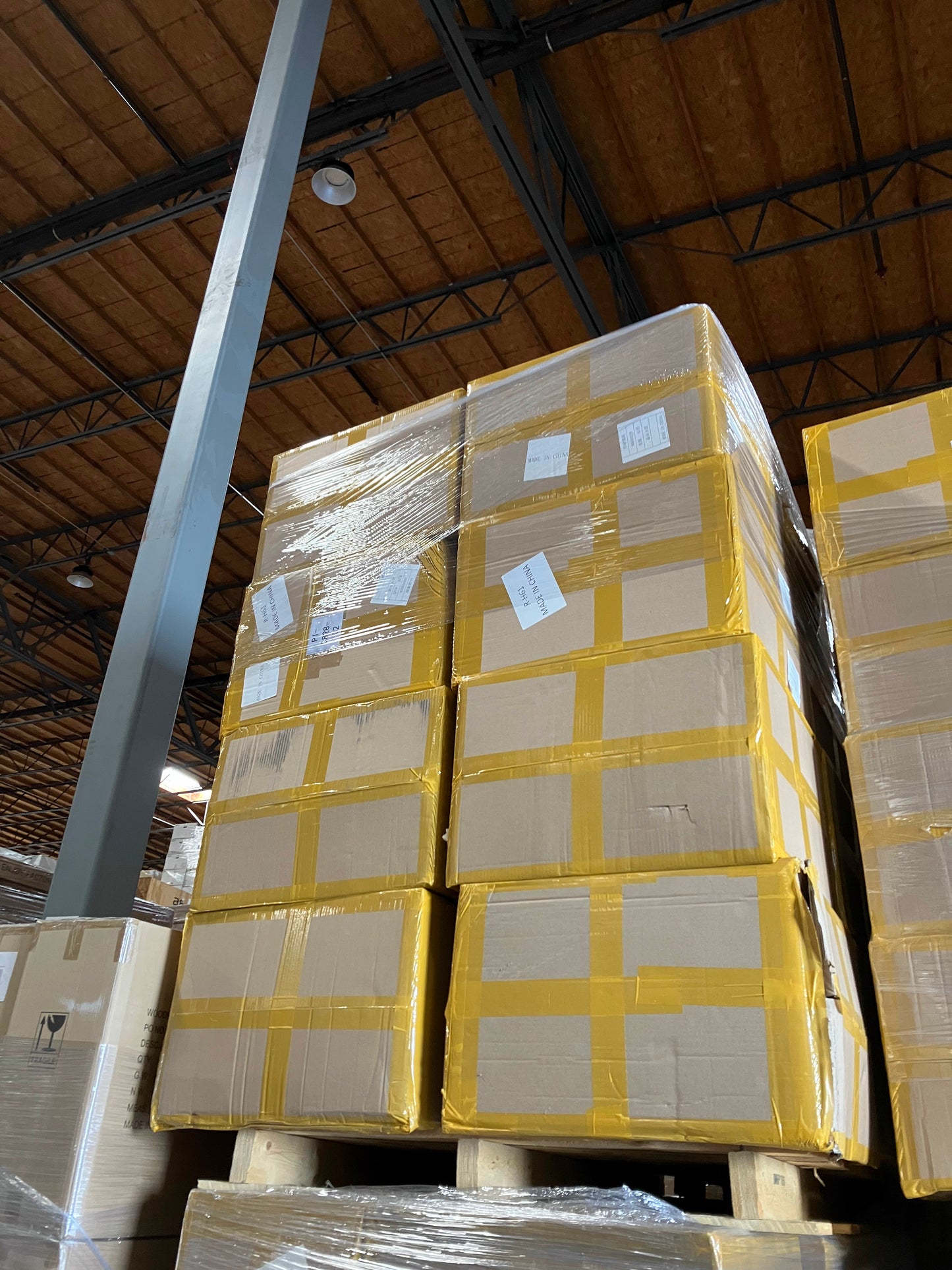 Sale by bulk ( one plate 16 cartons total 720pieces wired headphone)