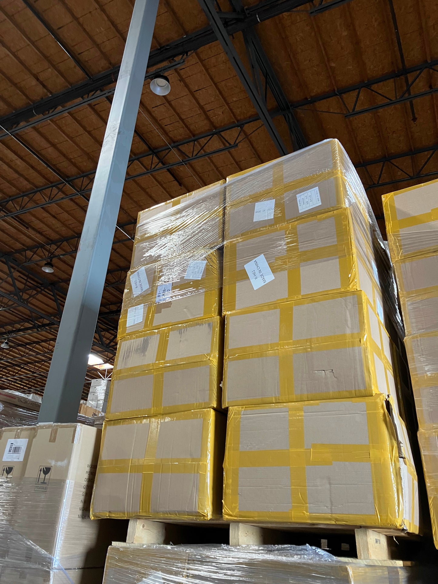 Sale by bulk ( one plate 16 cartons total 720pieces wired headphone)